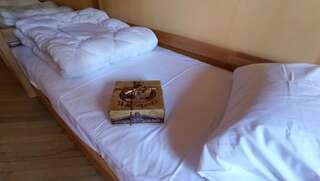 Хостелы Петефі хостел Ужгород Односпальная кровать в общем номере с 6 кроватями-2